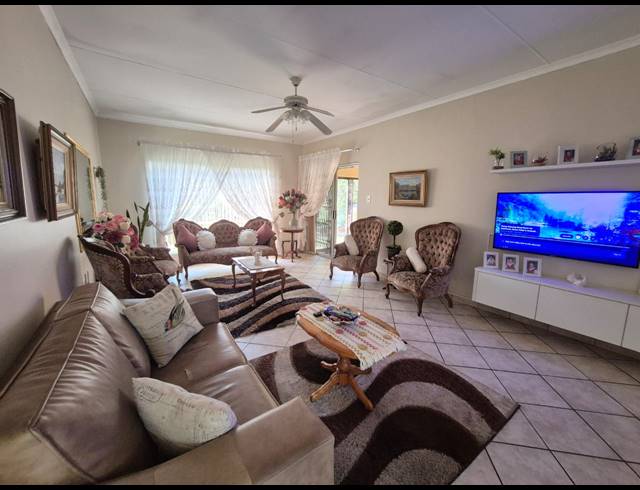 2 BEDROOM TOWNHOUSE FOR SALE IN VANDERBIJLPARK SE 2